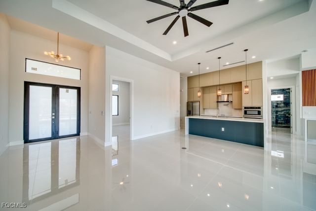 1019 SW 8th CT, Cape Coral, FL 33991