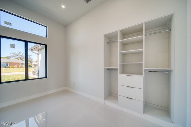 1019 SW 8th CT, Cape Coral, FL 33991