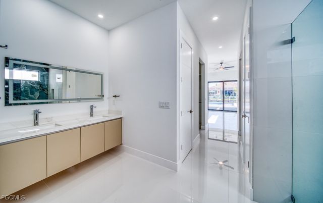 1019 SW 8th CT, Cape Coral, FL 33991