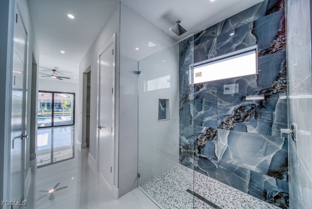 1019 SW 8th CT, Cape Coral, FL 33991