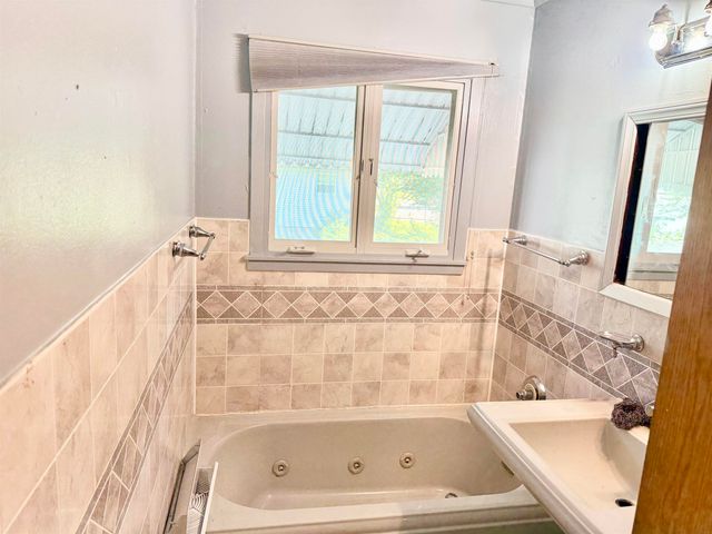 2903 Niles St., Waterloo, IA 50703