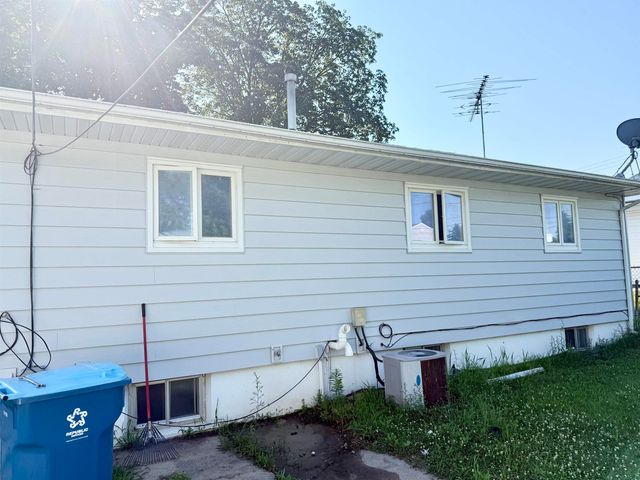 2903 Niles St., Waterloo, IA 50703