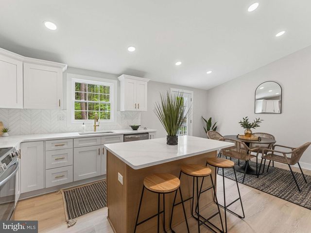 4 SALEM WAY, Marlton, NJ 08053