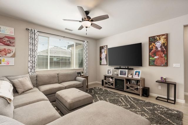 4110 Sussex Avenue, Clovis, CA 93619