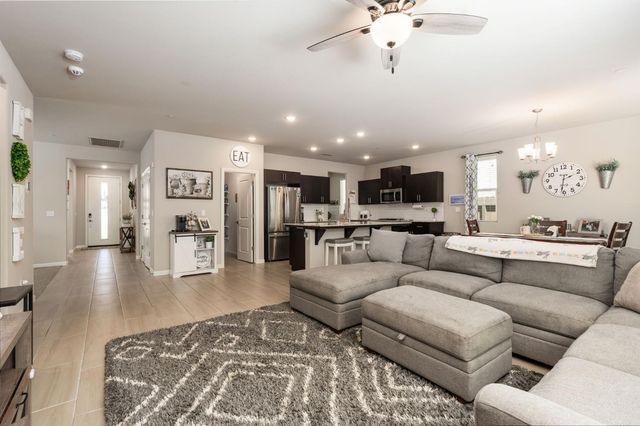 4110 Sussex Avenue, Clovis, CA 93619