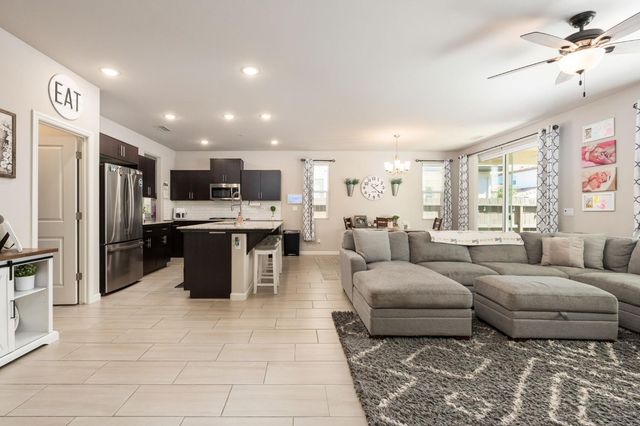 4110 Sussex Avenue, Clovis, CA 93619