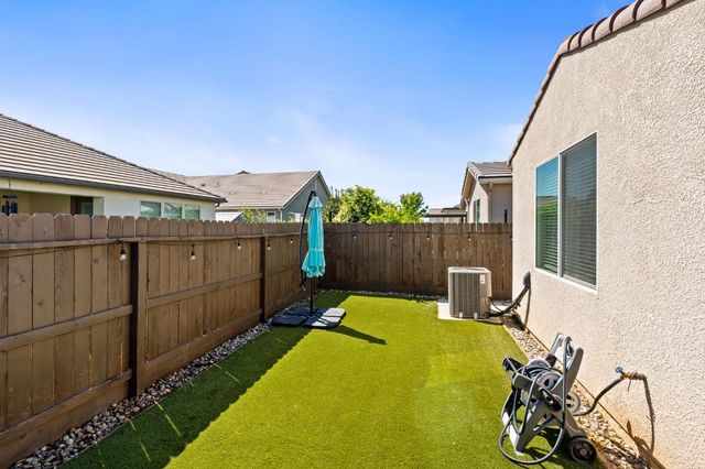 4110 Sussex Avenue, Clovis, CA 93619