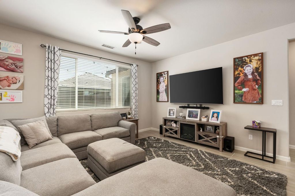 Image 11 of property listing at 4110 Sussex Avenue, Clovis, CA 93619