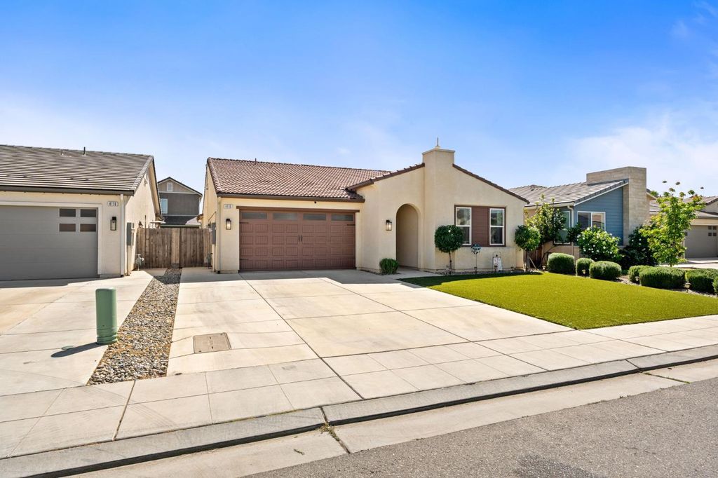 Image 2 of property listing at 4110 Sussex Avenue, Clovis, CA 93619