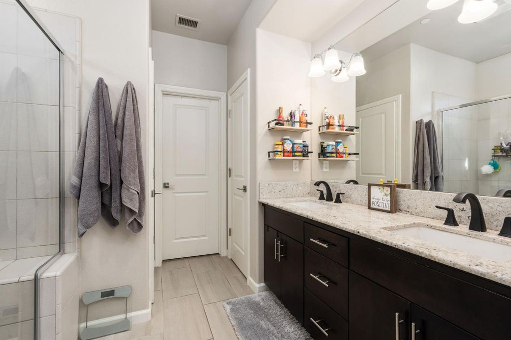 Image 26 of property listing at 4110 Sussex Avenue, Clovis, CA 93619