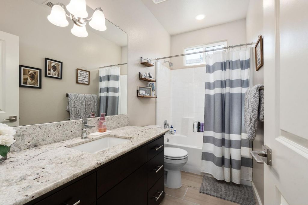 Image 29 of property listing at 4110 Sussex Avenue, Clovis, CA 93619