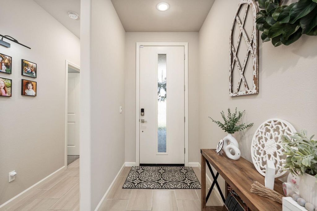 Image 4 of property listing at 4110 Sussex Avenue, Clovis, CA 93619