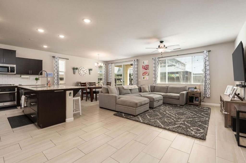 Image 8 of property listing at 4110 Sussex Avenue, Clovis, CA 93619