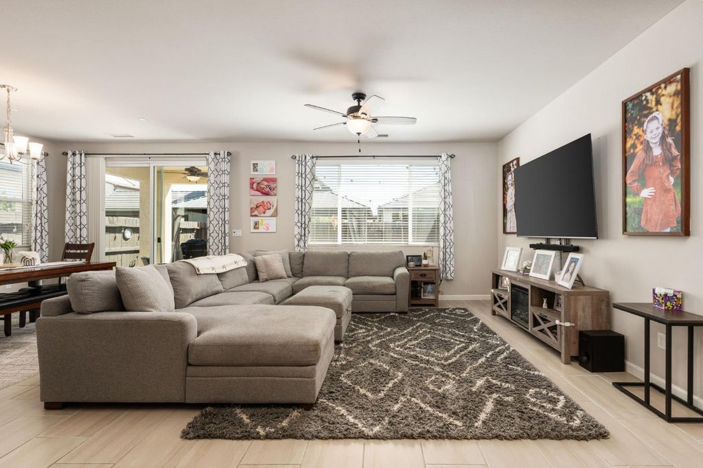 Image 9 of property listing at 4110 Sussex Avenue, Clovis, CA 93619