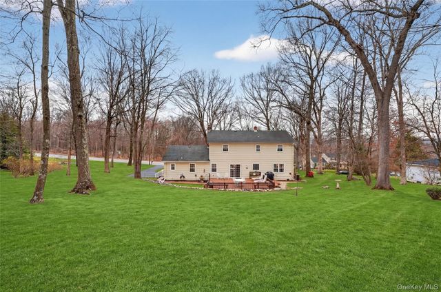 541 Giordano Drive, Yorktown Heights, NY 10598