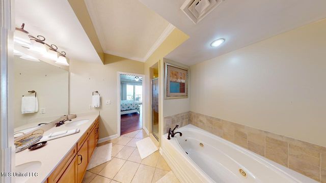 1200 Beach Drive, 306, Gulfport, MS 39507