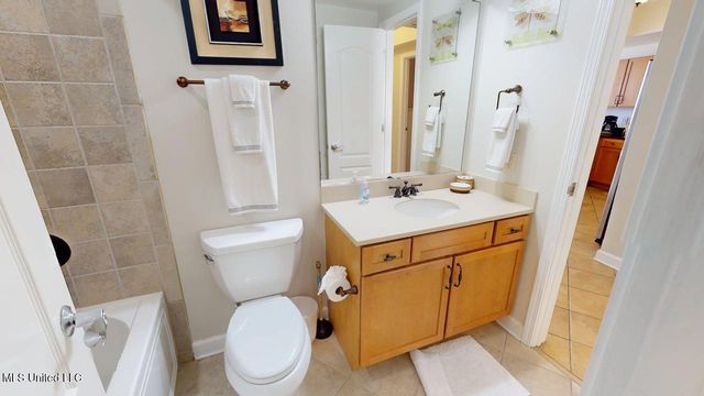 1200 Beach Drive, 306, Gulfport, MS 39507