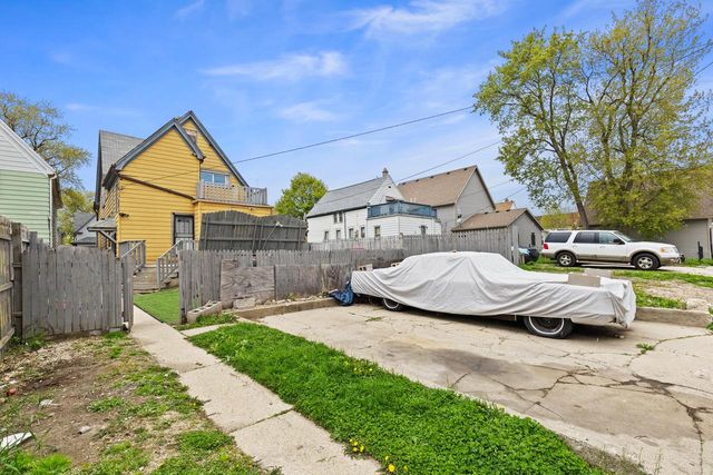2850 N 28th STREET, Milwaukee, WI 53210