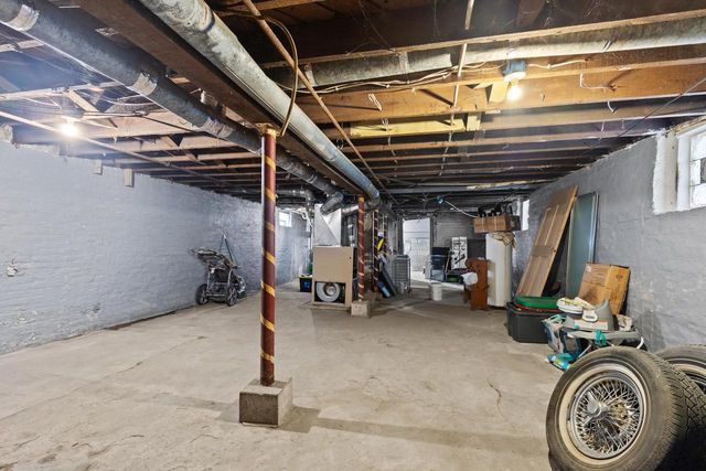 2850 N 28th STREET, Milwaukee, WI 53210