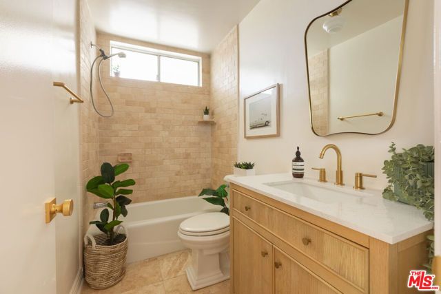 1304 Berkeley Street 3, Santa Monica, CA 90404