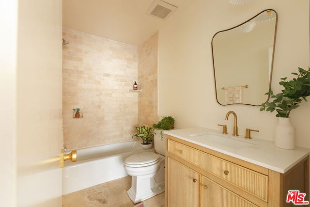 1304 Berkeley Street 3, Santa Monica, CA 90404
