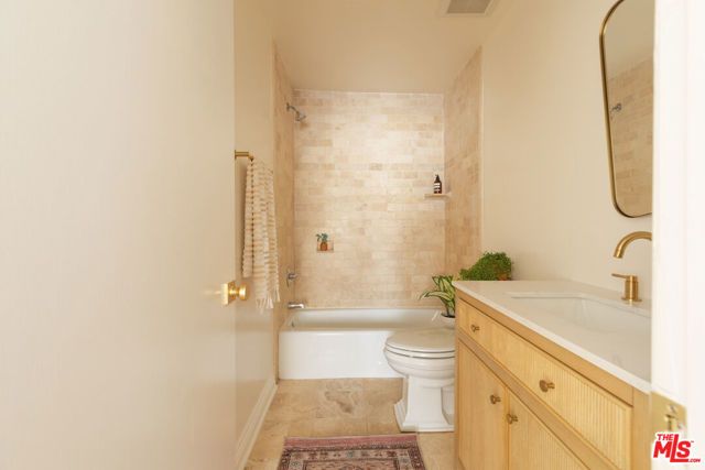 1304 Berkeley Street 3, Santa Monica, CA 90404