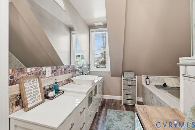 3261 Summerbrooke Dr, North Chesterfield, VA 23235