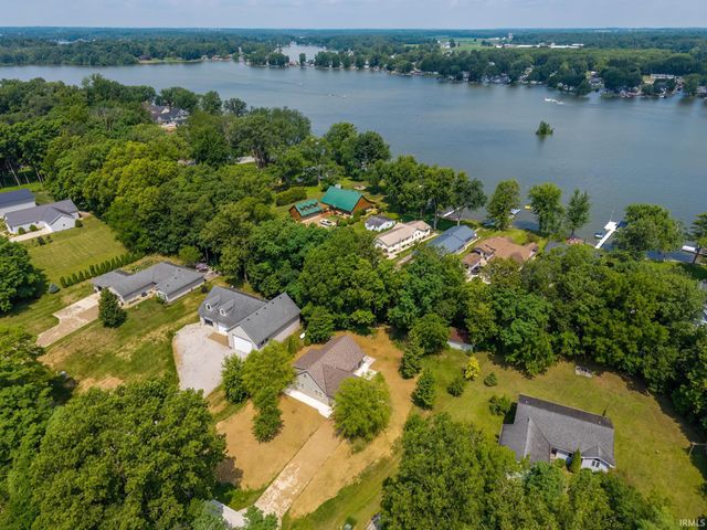 1945 E 770 S, Wolcottville, IN 46795