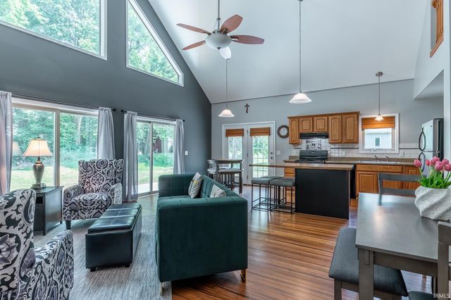 1945 E 770 S, Wolcottville, IN 46795
