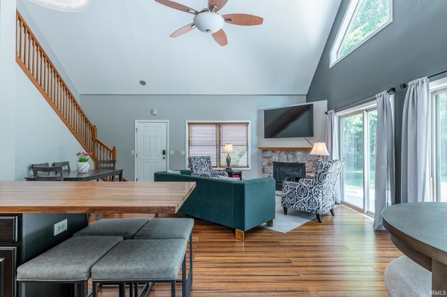 1945 E 770 S, Wolcottville, IN 46795