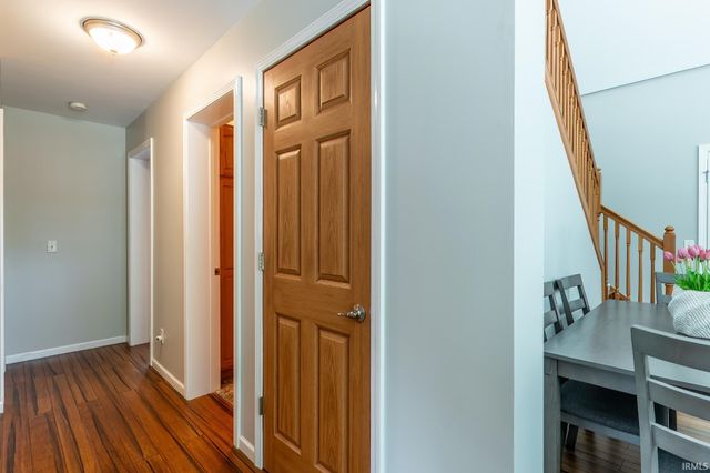 1945 E 770 S, Wolcottville, IN 46795