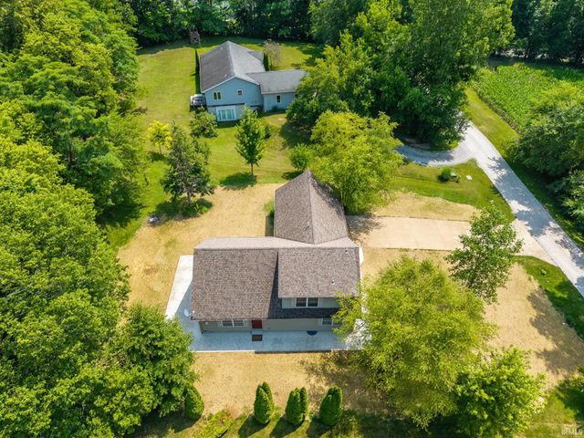1945 E 770 S, Wolcottville, IN 46795