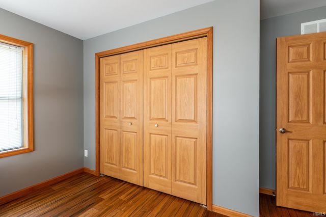 1945 E 770 S, Wolcottville, IN 46795