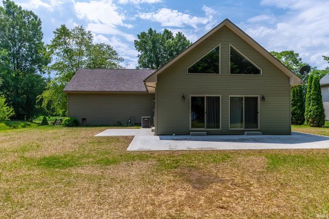 1945 E 770 S, Wolcottville, IN 46795