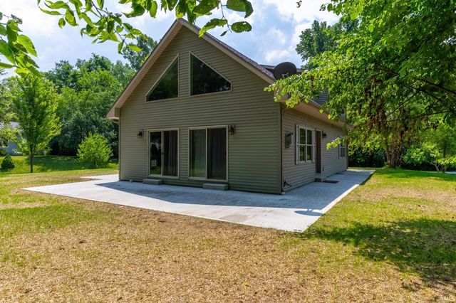 1945 E 770 S, Wolcottville, IN 46795