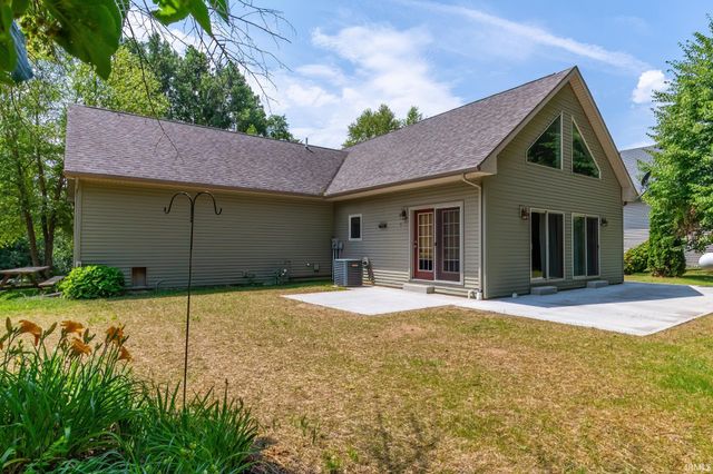 1945 E 770 S, Wolcottville, IN 46795