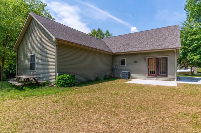 1945 E 770 S, Wolcottville, IN 46795