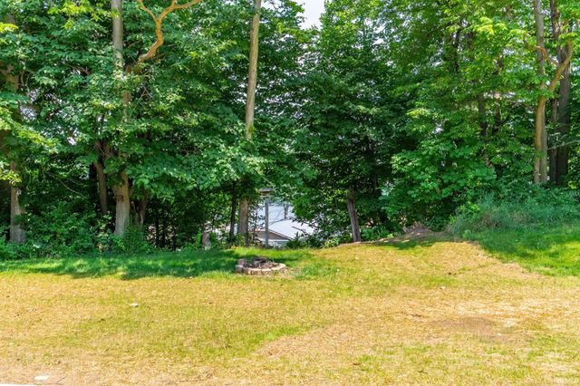 1945 E 770 S, Wolcottville, IN 46795