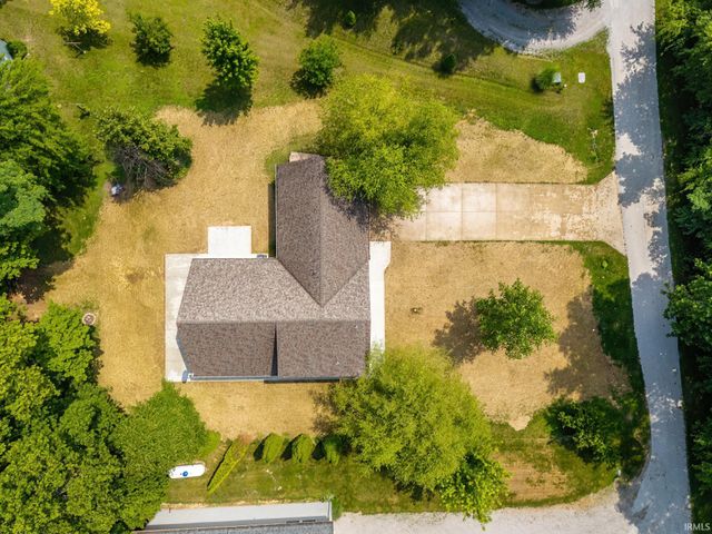 1945 E 770 S, Wolcottville, IN 46795
