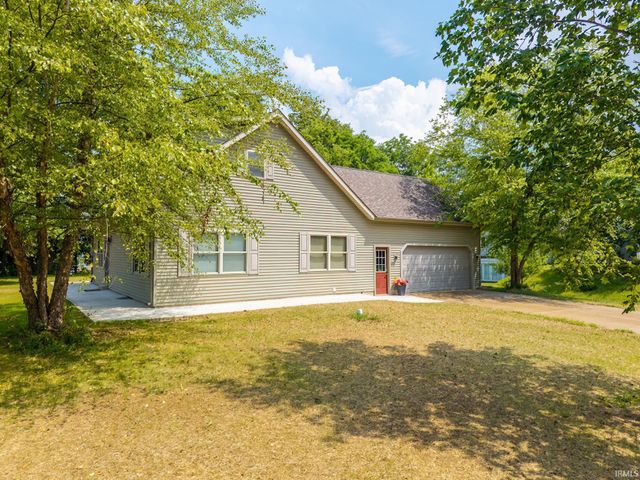 1945 E 770 S, Wolcottville, IN 46795