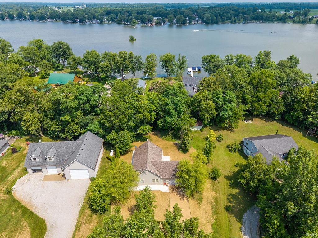 1945 E 770 S, Wolcottville, IN 46795