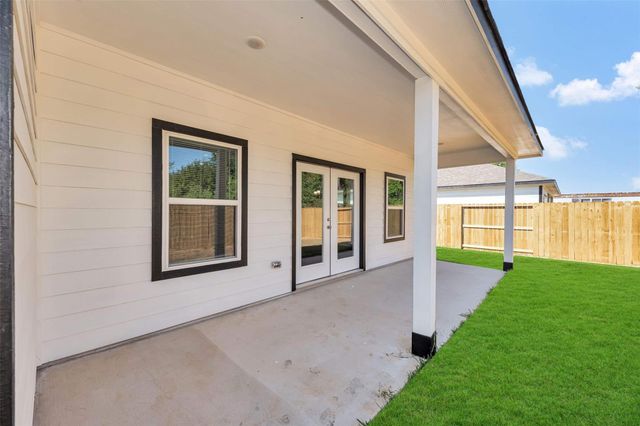 1683 County Road 3556, Cleveland, TX 77327