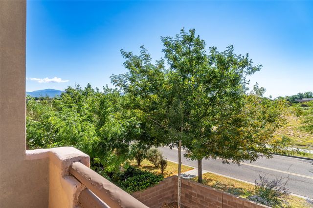 20 Emory Pass, Santa Fe, NM 87508