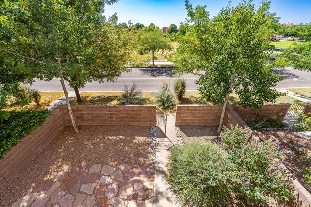 20 Emory Pass, Santa Fe, NM 87508