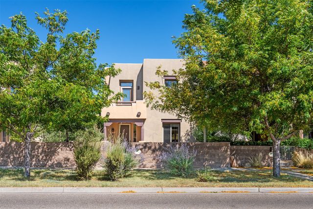 20 Emory Pass, Santa Fe, NM 87508