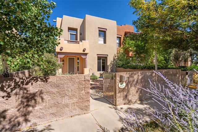 20 Emory Pass, Santa Fe, NM 87508