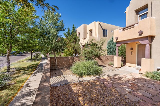 20 Emory Pass, Santa Fe, NM 87508