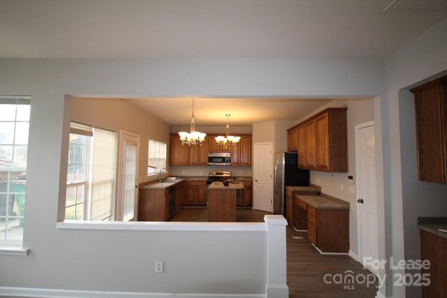 10824 Fountaingrove Drive, Charlotte, NC 28262