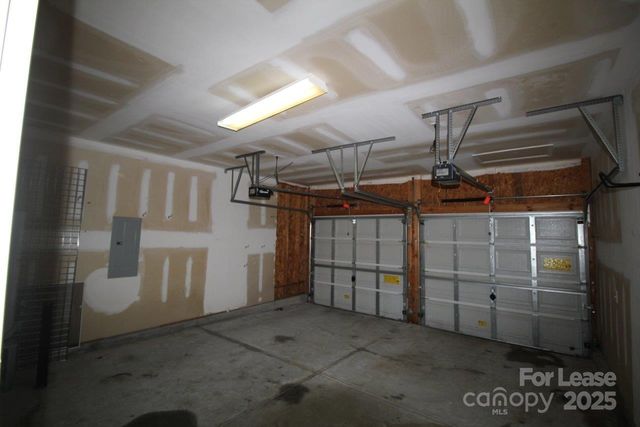 10824 Fountaingrove Drive, Charlotte, NC 28262