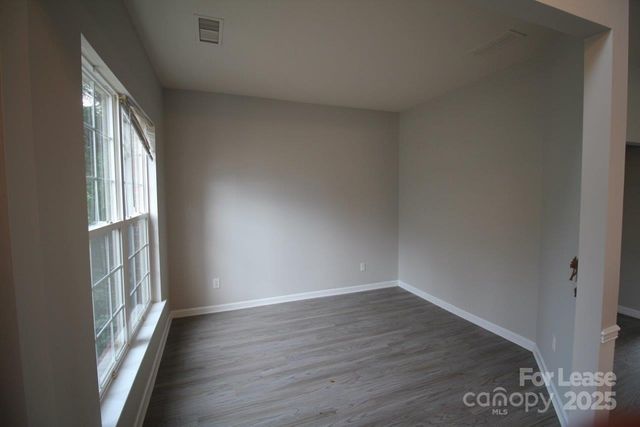 10824 Fountaingrove Drive, Charlotte, NC 28262